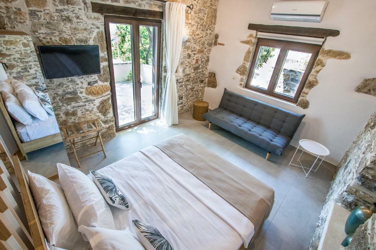 Stairs Homes & Suites Kamaria  ภายนอก รูปภาพ