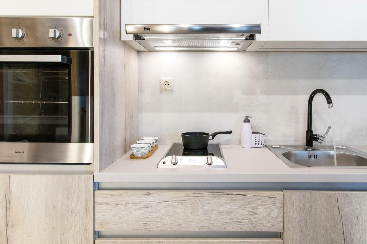 Stairs Homes & Suites Kamaria  ภายนอก รูปภาพ