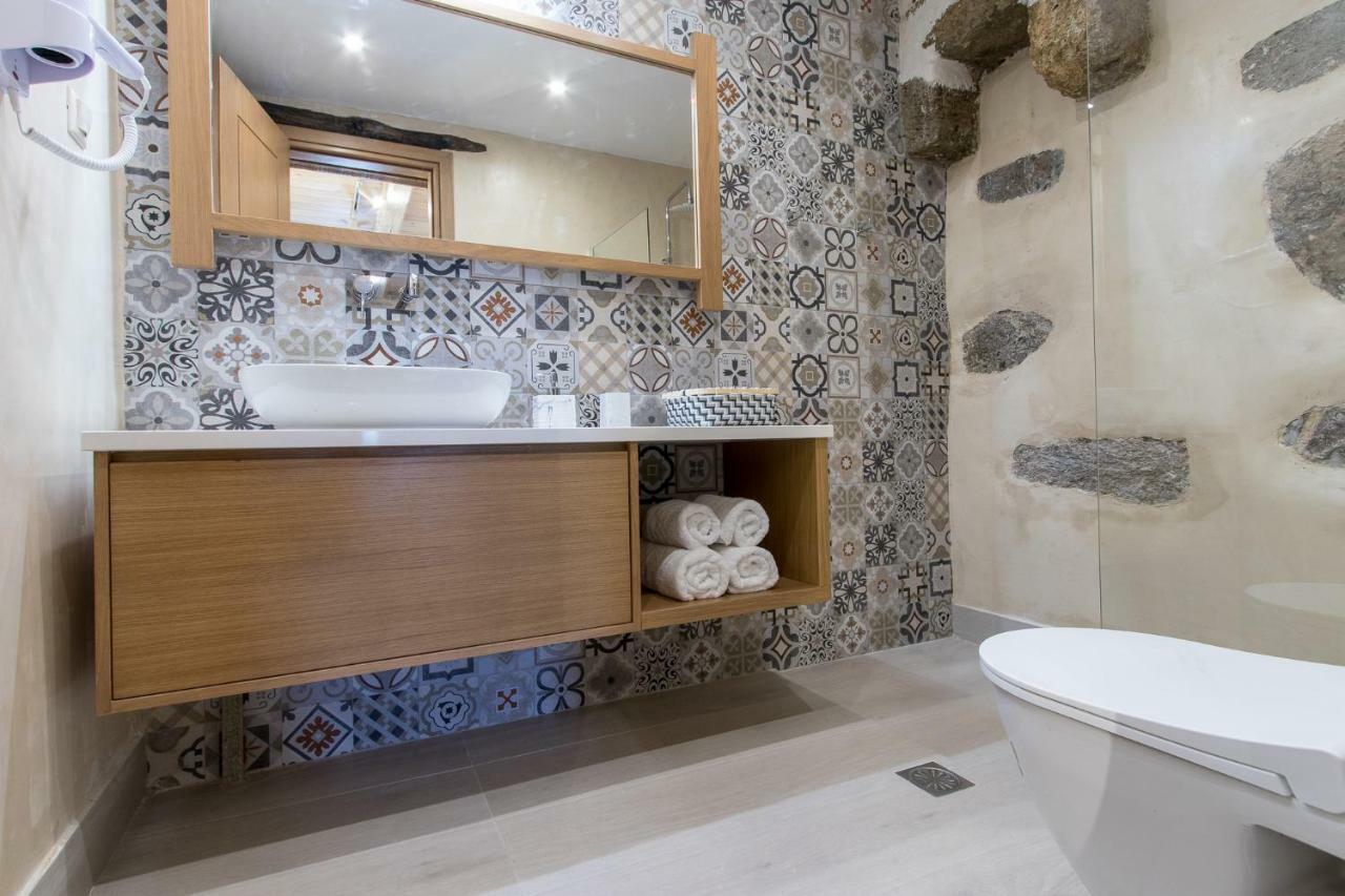 Stairs Homes & Suites Kamaria  ภายนอก รูปภาพ